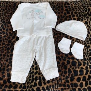 gender neutral baby outfit